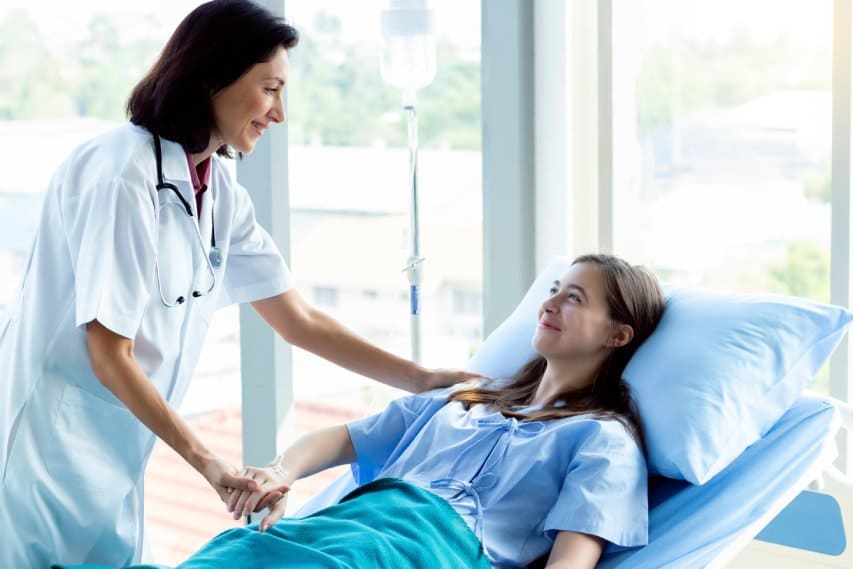 نتائج مُذهلة: عد معدلات البقاء على قيد الحياة بين مرضى زراعة الأعضاء لدى UCLA Health مُرتفعة جدًا على نحوٍ مذهل. حيث تجاوزت نتائج عمليات زراعة الكُلى